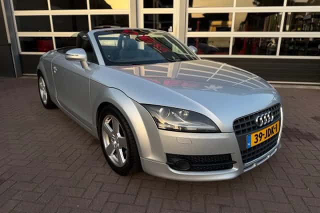 Audi TT (2009) thumbnail 3