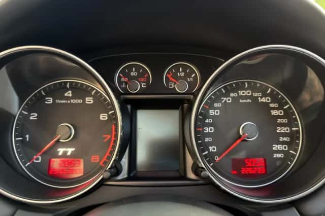 Audi TT (2009) thumbnail 23