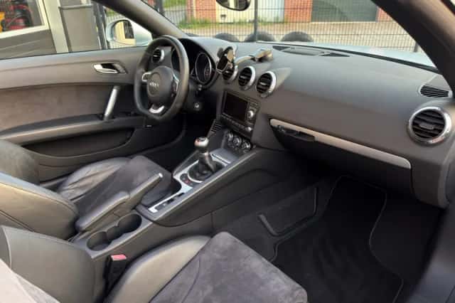 Audi TT (2009) thumbnail 37