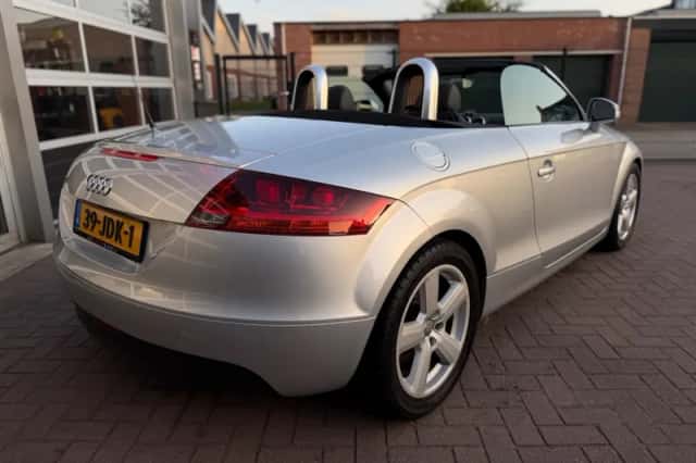 Audi TT (2009) thumbnail 5