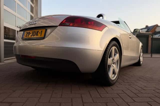 Audi TT (2009) thumbnail 6