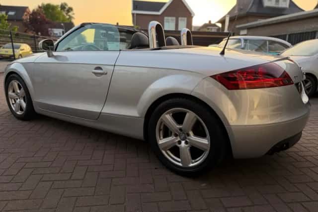 Audi TT (2009) thumbnail 8