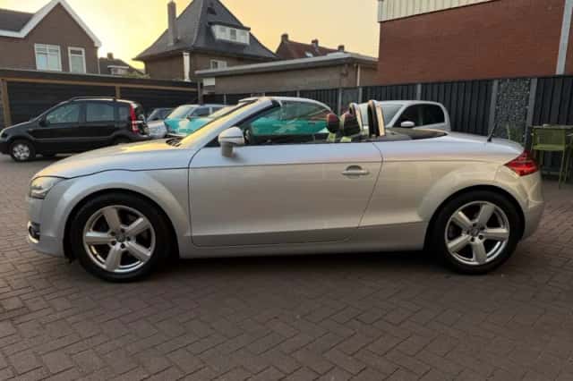 Audi TT (2009) thumbnail 9