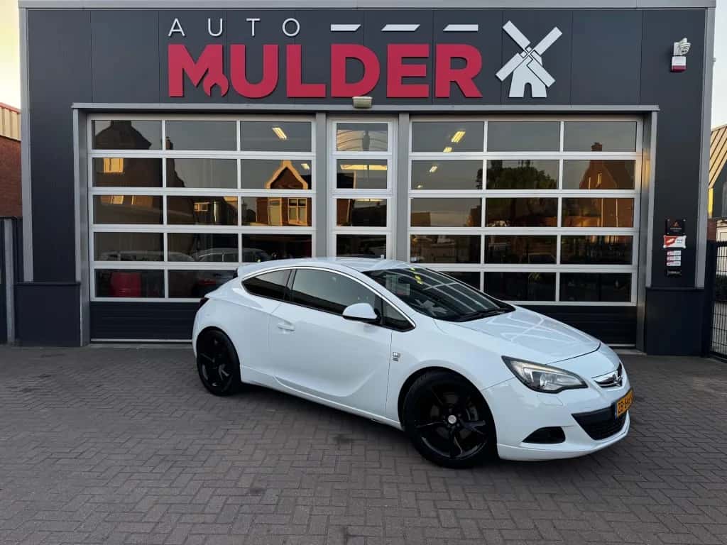 Opel Astra (2013) — foto 1