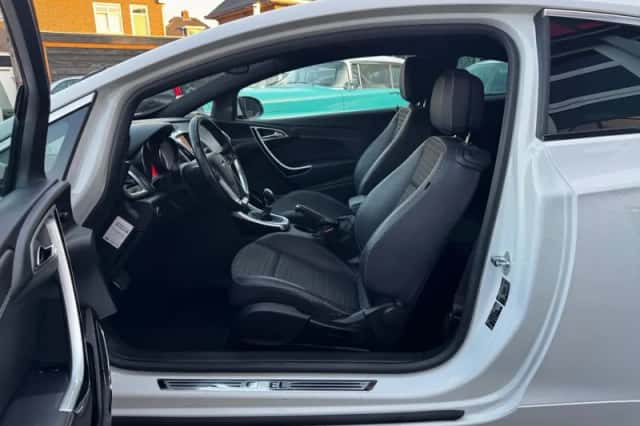 Opel Astra (2013) thumbnail 12