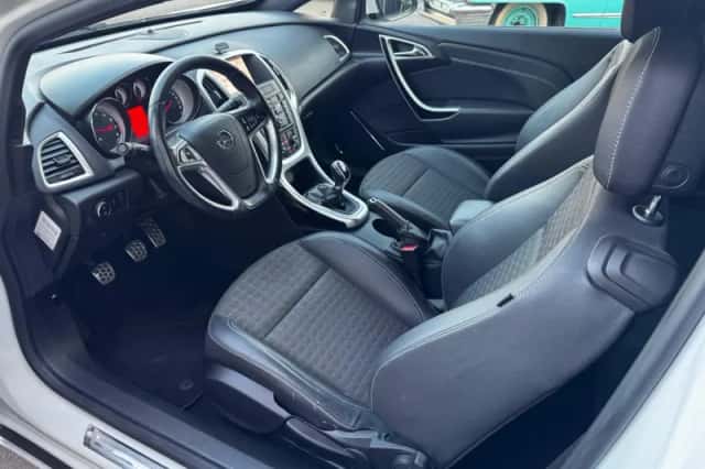 Opel Astra (2013) thumbnail 13
