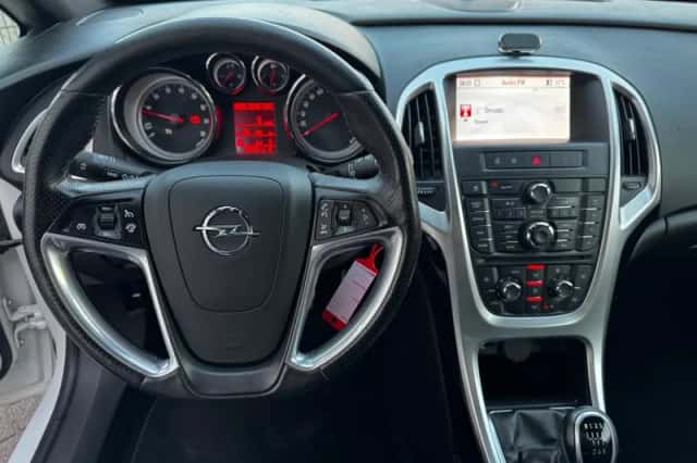 Opel Astra (2013) thumbnail 14