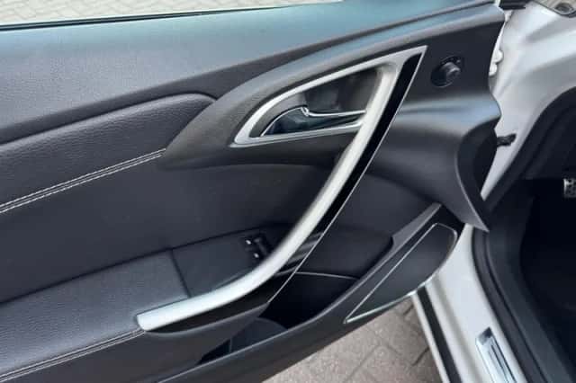 Opel Astra (2013) thumbnail 20