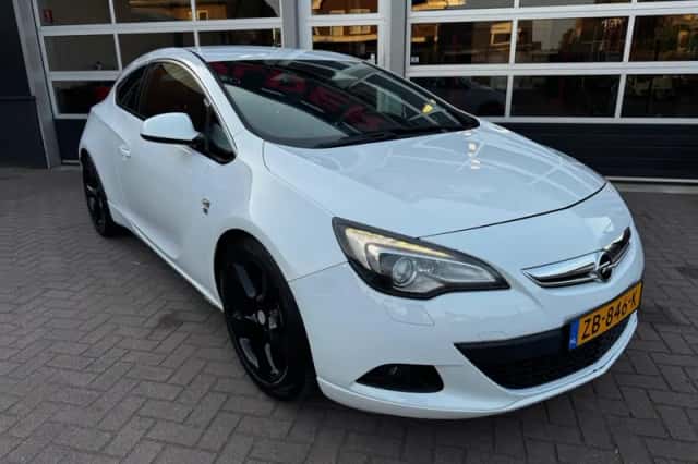 Opel Astra (2013) thumbnail 3