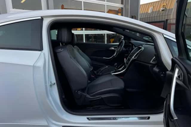 Opel Astra (2013) thumbnail 23