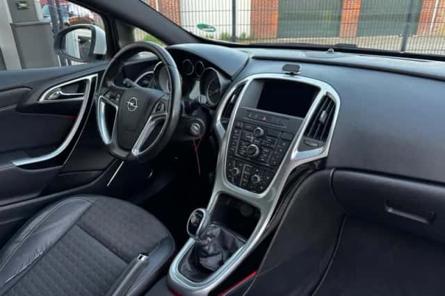 Opel Astra (2013) thumbnail 25