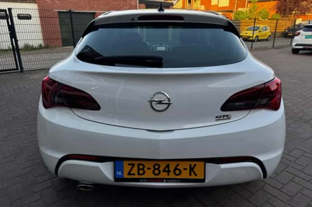 Opel Astra (2013) thumbnail 6