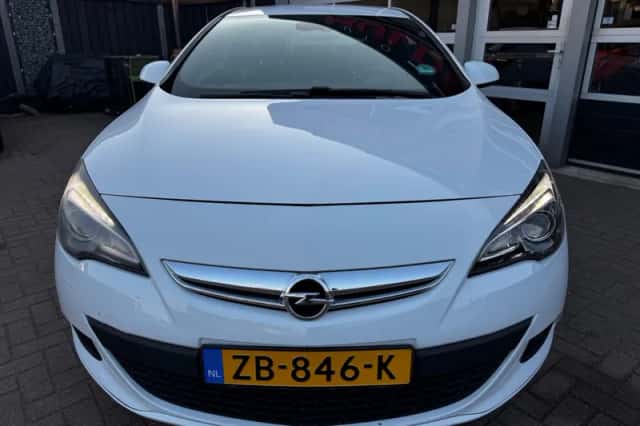 Opel Astra (2013) thumbnail 10