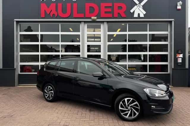Volkswagen Golf (2015) thumbnail 1