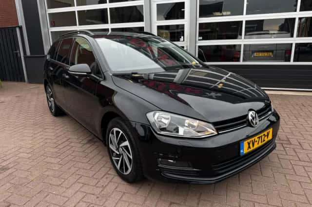 Volkswagen Golf (2015) thumbnail 3