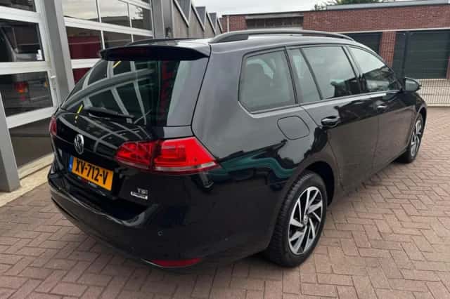 Volkswagen Golf (2015) thumbnail 5
