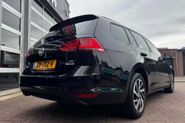 Volkswagen Golf (2015) thumbnail 6