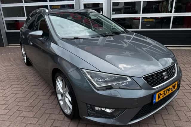 SEAT Leon (2016) thumbnail 3