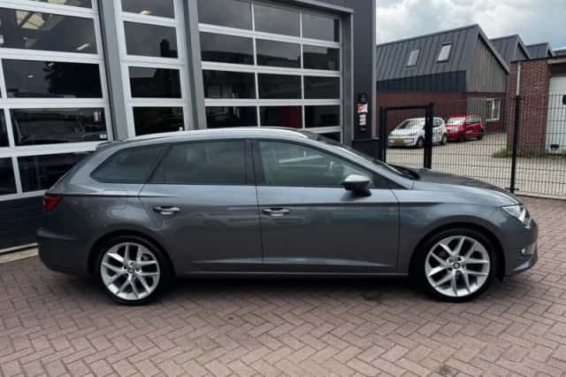 SEAT Leon (2016) thumbnail 4