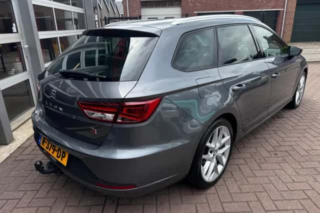 SEAT Leon (2016) thumbnail 5