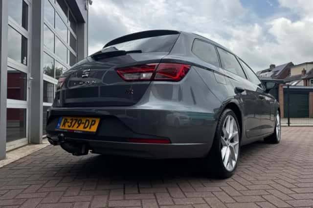 SEAT Leon (2016) thumbnail 6