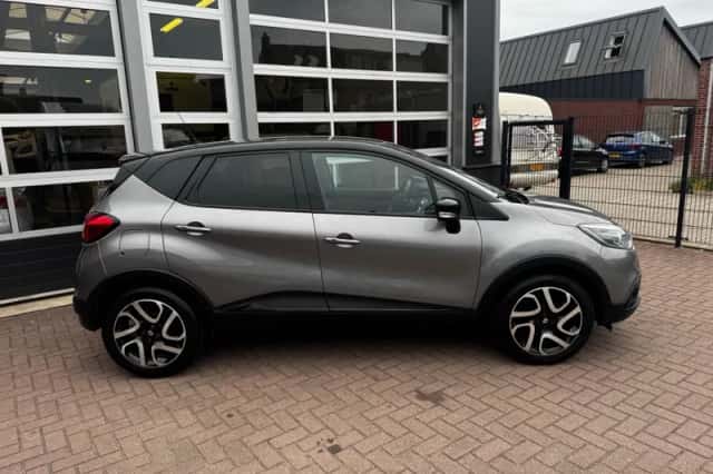 Renault Captur (2015) thumbnail 4