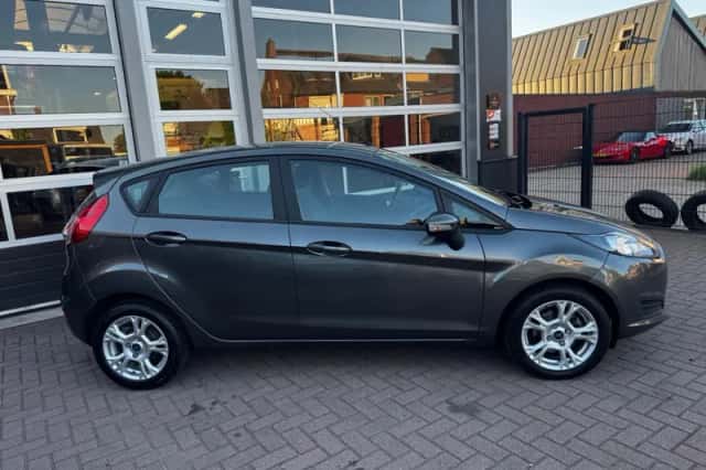 Ford Fiesta (2017) thumbnail 3