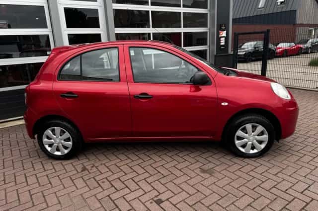 Nissan Micra (2011) thumbnail 4