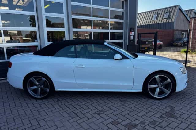 Audi CABRIOLET (2014) thumbnail 4