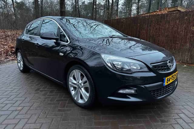 Opel Astra (2012) thumbnail 2