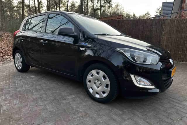 Hyundai i20 (2012) thumbnail 2