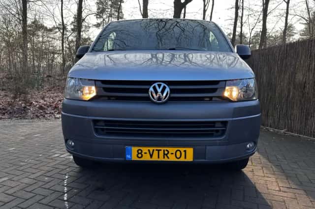 Volkswagen Transporter (2012) thumbnail 2