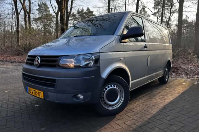 Volkswagen Transporter (2012) thumbnail 3