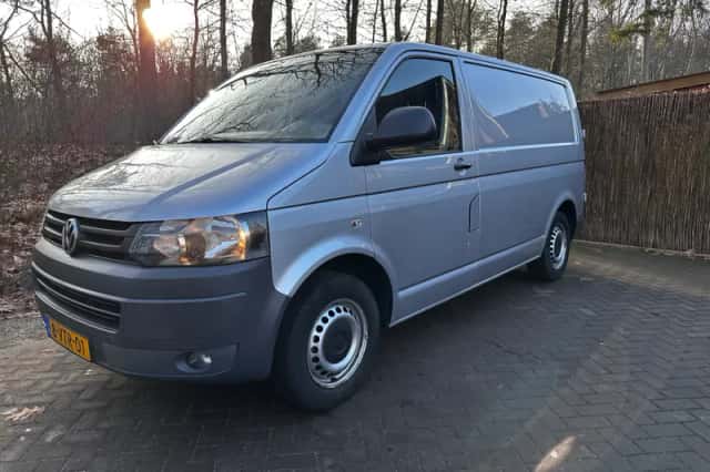 Volkswagen Transporter (2012) thumbnail 5