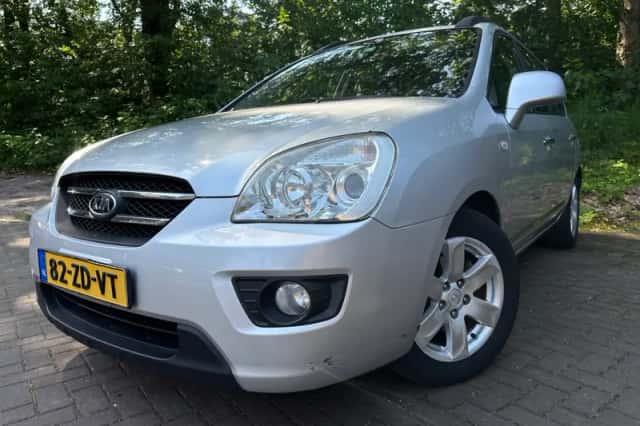 Kia Carens (2008) thumbnail 4