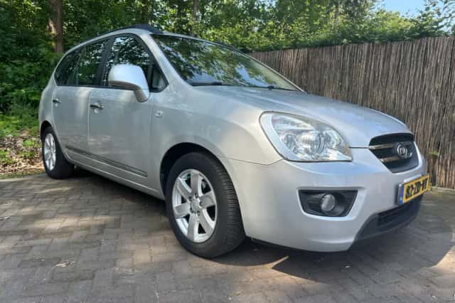 Kia Carens (2008) thumbnail 5