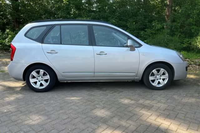 Kia Carens (2008) thumbnail 6