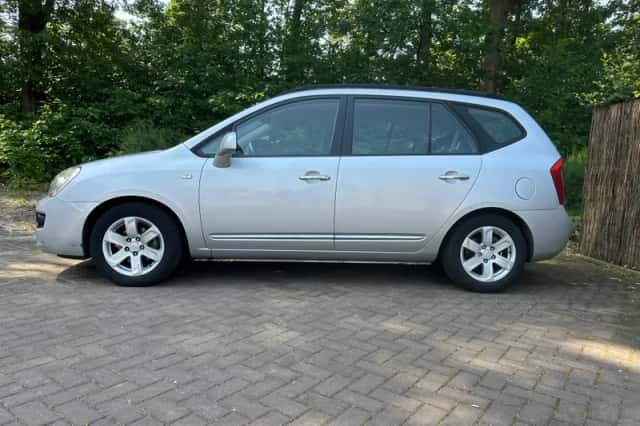 Kia Carens (2008) thumbnail 5