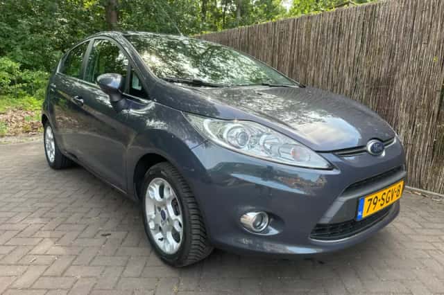 Ford Fiesta (2011) thumbnail 2