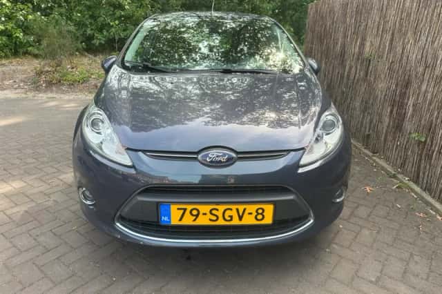 Ford Fiesta (2011) thumbnail 3