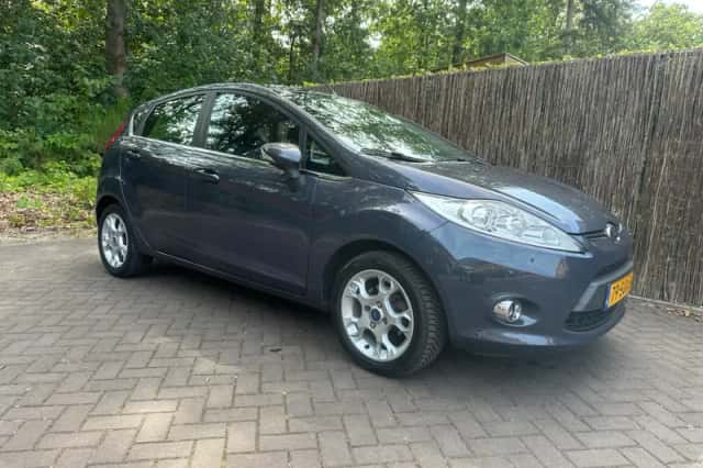 Ford Fiesta (2011) thumbnail 4