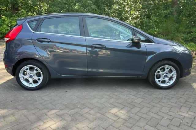 Ford Fiesta (2011) thumbnail 6