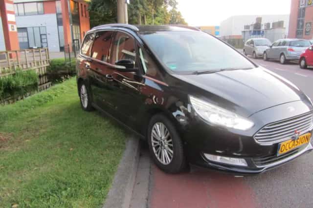 Ford Galaxy (2015) thumbnail 2