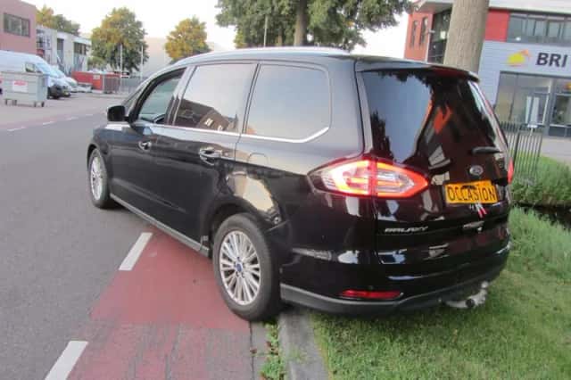 Ford Galaxy (2015) thumbnail 5
