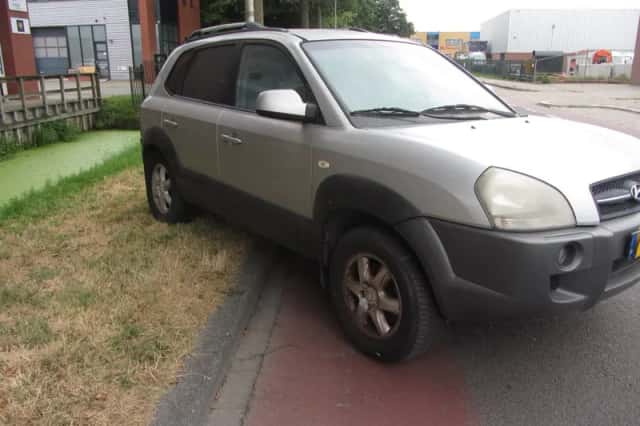 Hyundai Tucson (2005) thumbnail 3
