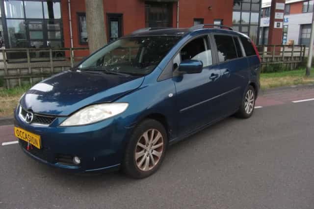 Mazda 5 (2005) thumbnail 2
