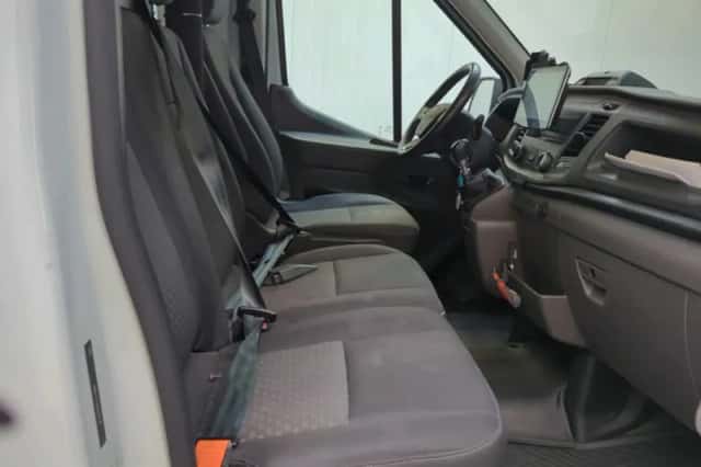 Ford Transit (2023) thumbnail 4