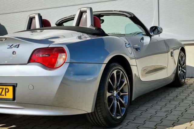 BMW Z4 (2006) thumbnail 3