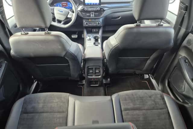 Ford Kuga (2023) thumbnail 4