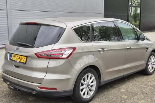 Ford S-Max (2016) thumbnail 3